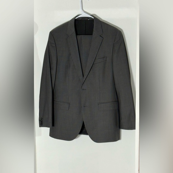 Hugo Boss James Sharp 100% wool grey pinstripe suit 38R. Excellent condition - Picture 2 of 4